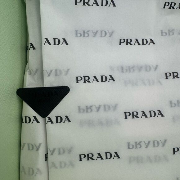 Prada make-up Set lip balm eyeshadow mascara - Picture 4 of 16